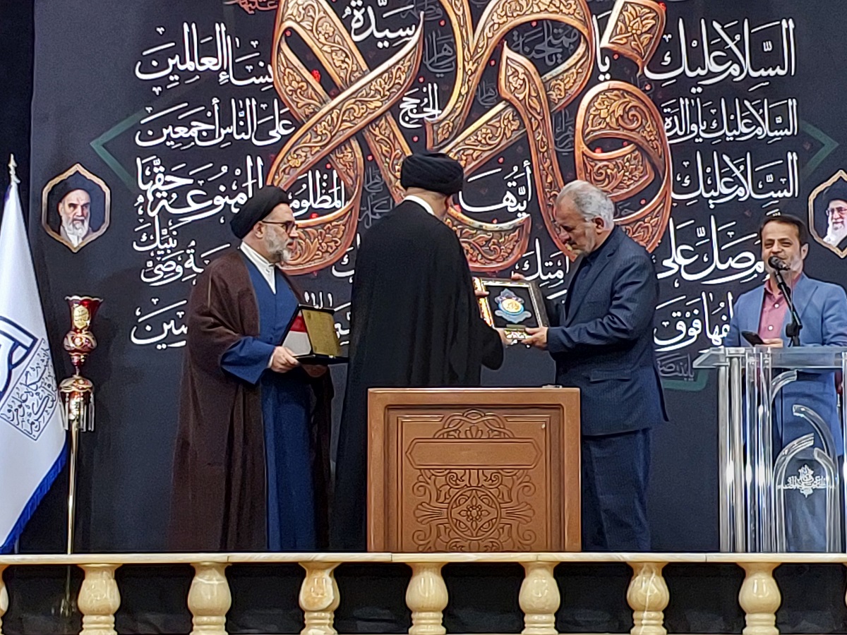 تجلیل از استاد بین‌المللی قرآن کریم در حرم حضرت فاطمه معصومه(س)