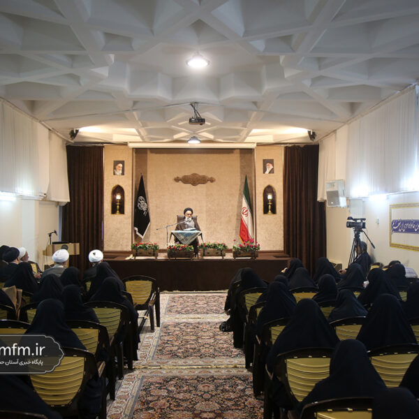 گردهمایی پاسخگویان دفاتر رهبری در سراسر کشور در حرم بانوی کرامت