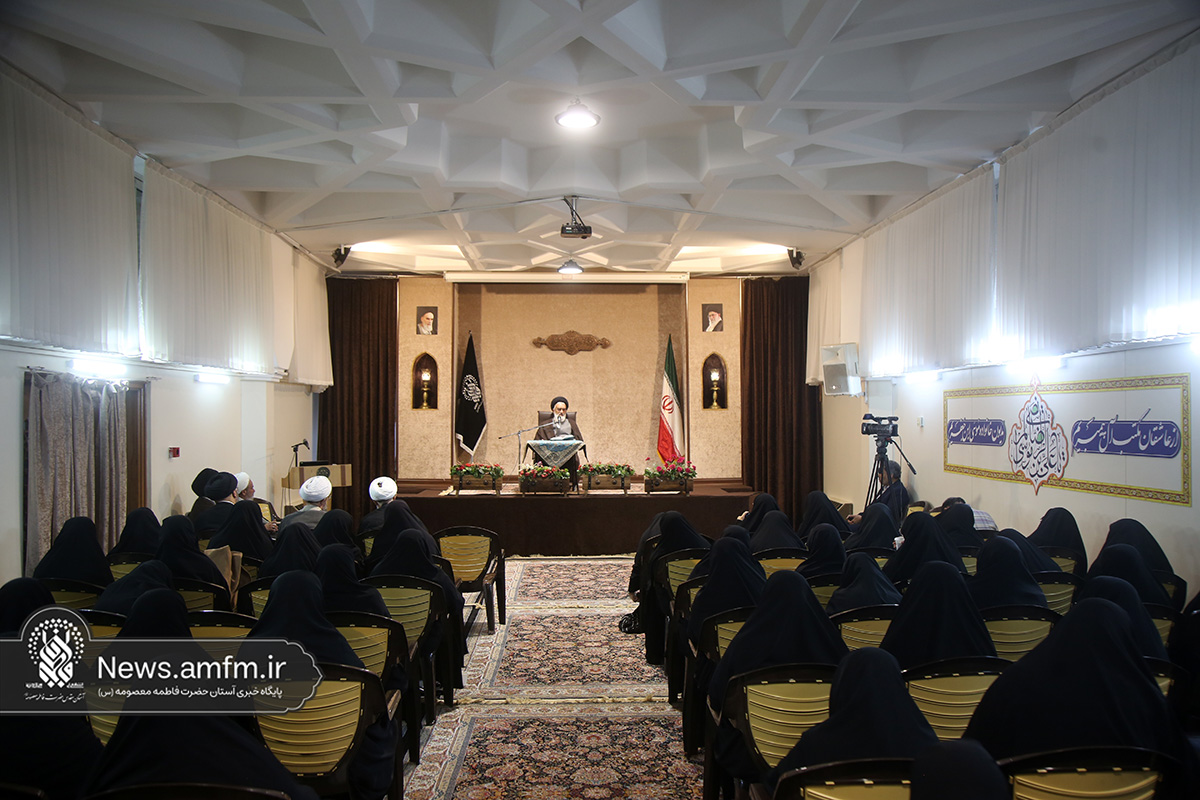 گردهمایی پاسخگویان دفاتر رهبری در سراسر کشور در حرم بانوی کرامت