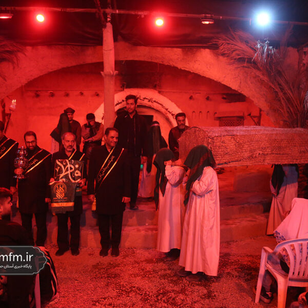 عطر پرچم حرم حضرت فاطمه معصومه (س) در کوچه‌های بنی هاشم پیچید