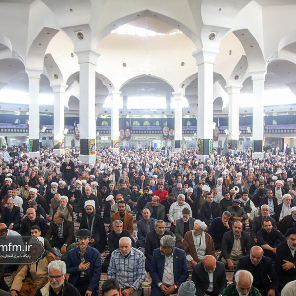 حضور پرشور مردم متدین قم در نماز استسقاء به امامت آیت‌الله سعیدی