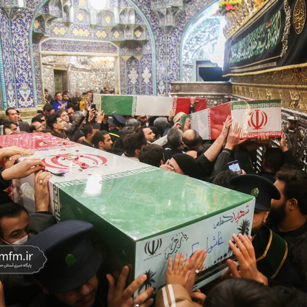 طواف پیکر شهدای گمنام در حرم بانوی کرامت