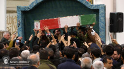 وداع با پیکر شهدای گمنام در مراسم عزاداری شهادت حضرت زهرا (س)