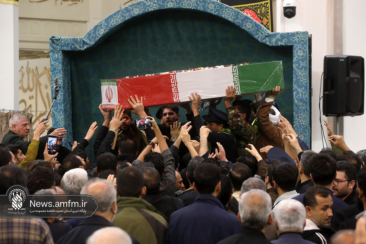 وداع با پیکر شهدای گمنام در مراسم عزاداری شهادت حضرت زهرا (س)