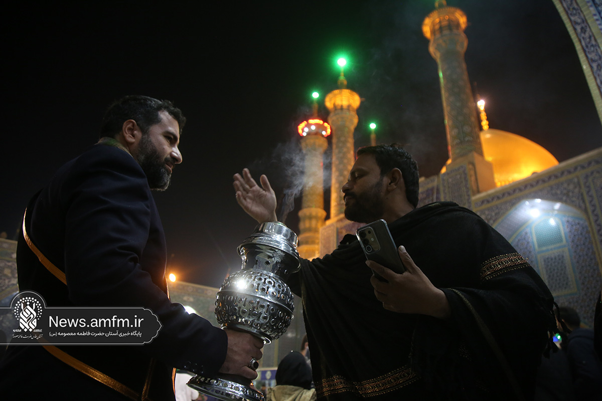 حال و هوای حرم حضرت معصومه (س) در شام شهادت ام‌ابیها، حضرت زهرا (س)