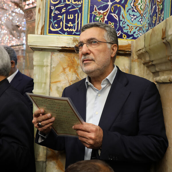 تشرف وزیر بهداشت به حرم حضرت فاطمه معصومه (س)