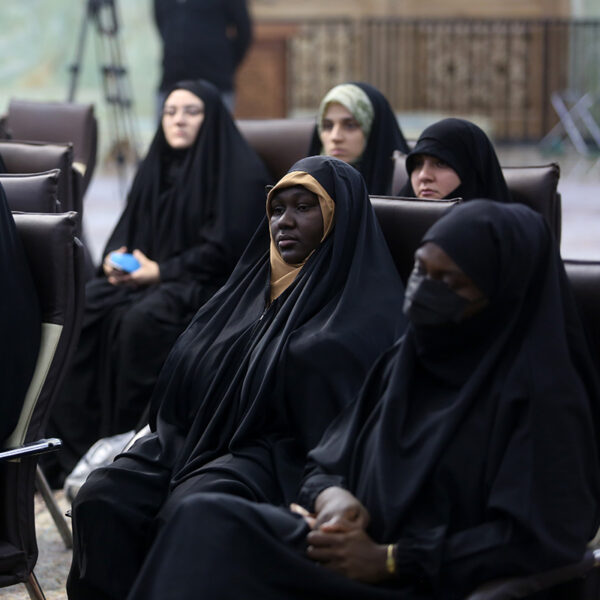 نشست «حرم بانوی کرامت تجلی‌گاه حرم حضرت زهرا(س)» برگزار شد + تصاویر