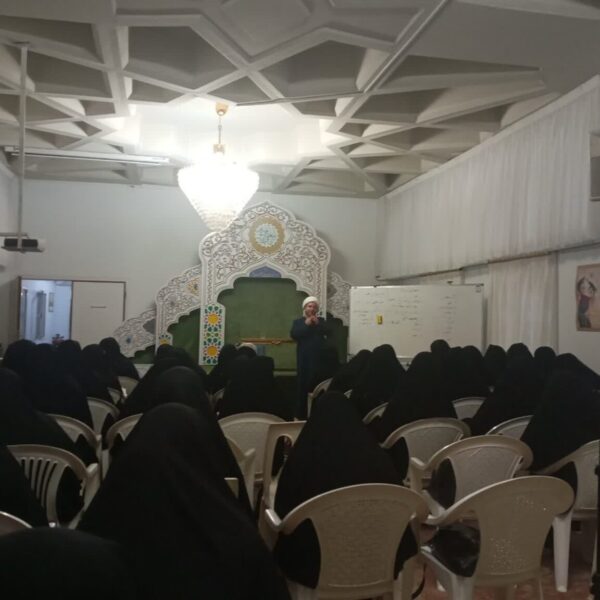 آموزش احکام آرایش‌های نوپدید ویژه بانوان در حرم بانوی کرامت