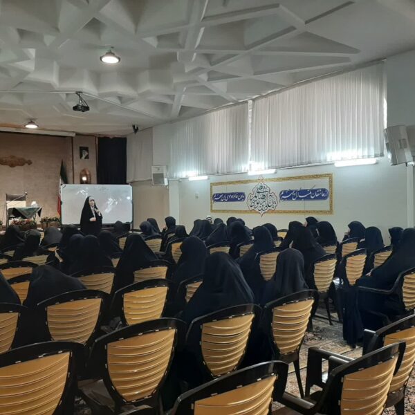 خادمان خواهر حرم حضرت معصومه(س) زبان عربی می‌آموزند