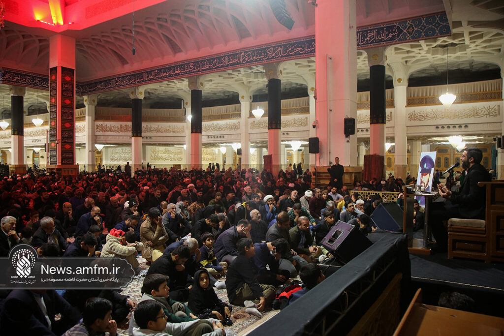 عزاداری زائران حرم بانوی کرامت در شب وفات حضرت ام البنین(س)