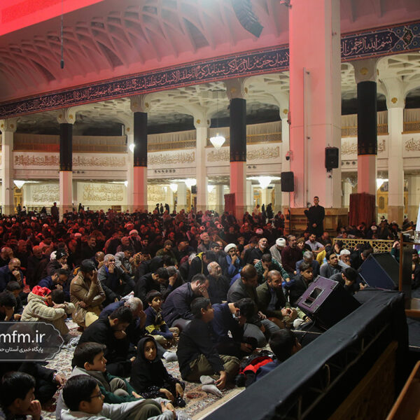 عزاداری زائران حرم بانوی کرامت در شب وفات حضرت ام البنین(س)