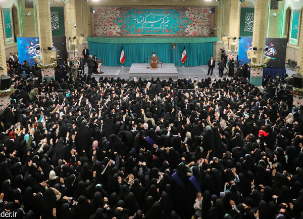 زن، کارگزار خانه نیست، مدیر است