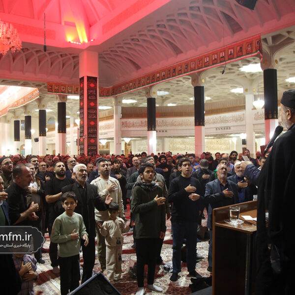 عزاداری زائران حرم بانوی کرامت در سوگ مادر سقای کربلا