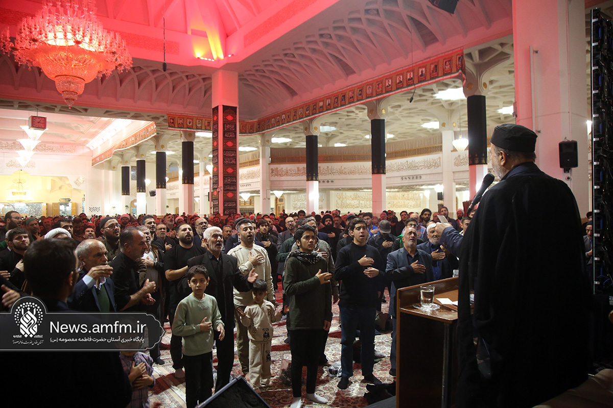 عزاداری زائران حرم بانوی کرامت در سوگ مادر سقای کربلا