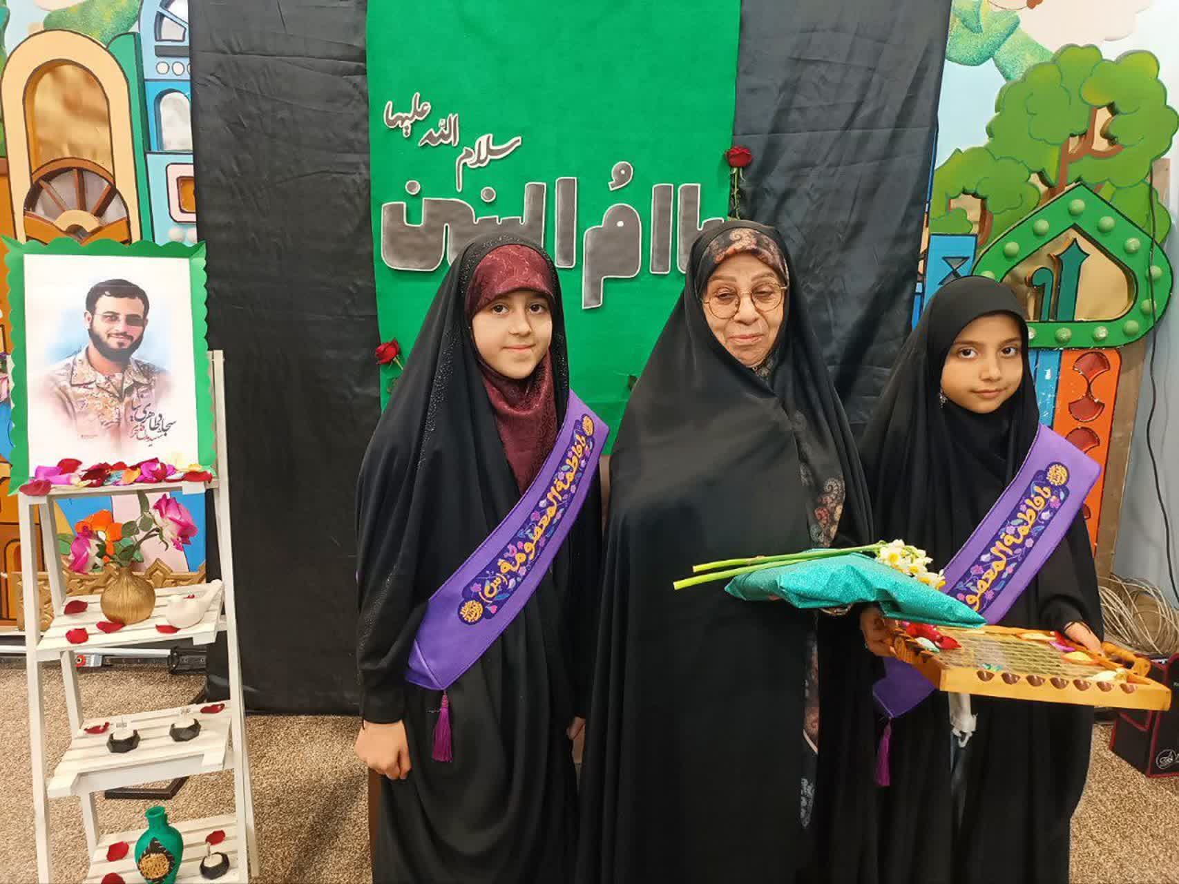 تجلیل کودکان از مادر شهید در هیئت «زیر گنبد طلا»