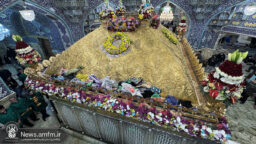 گل‌آرایی ضریح مطهر بانوی کرامت در آستانه میلاد حضرت فاطمه زهرا(س)