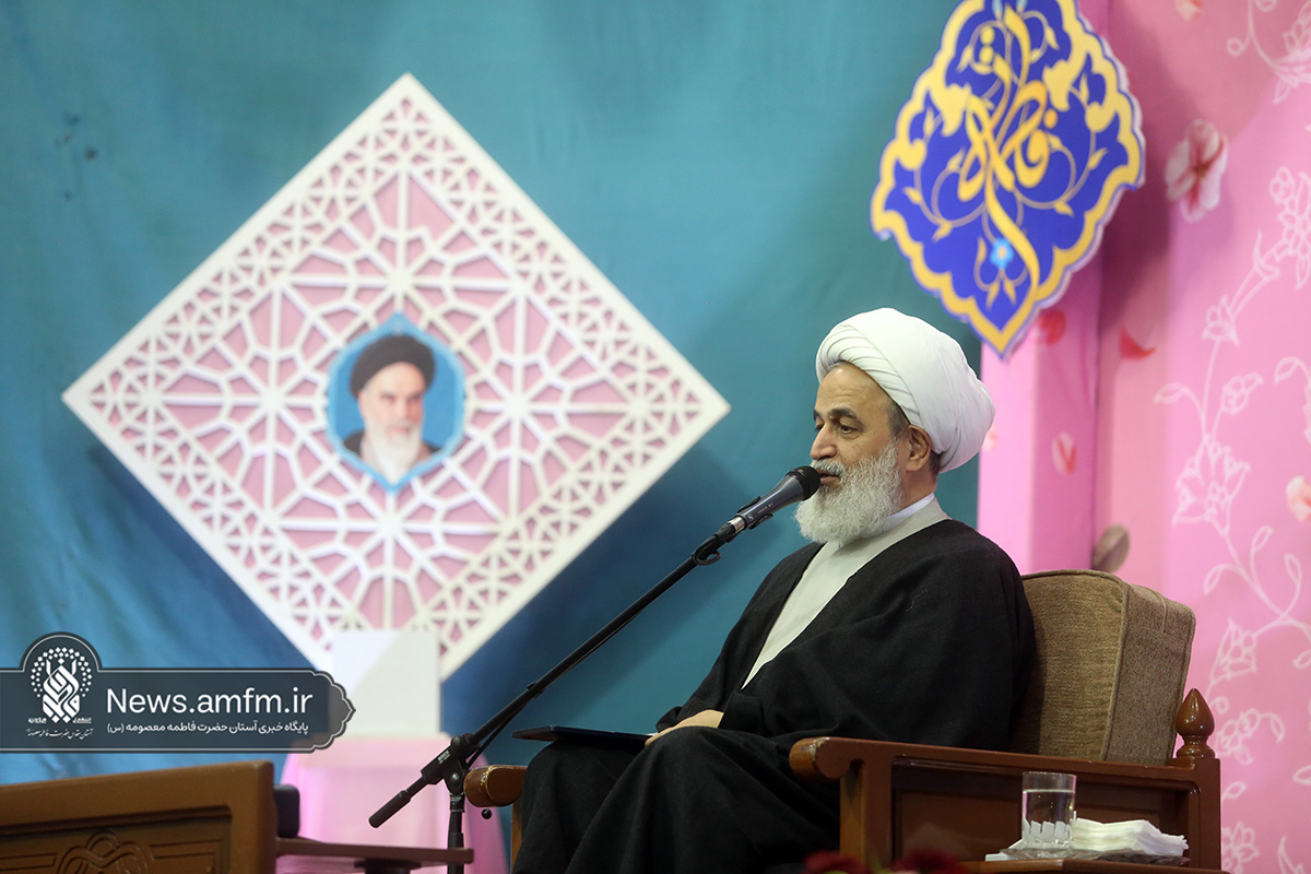 احترام به مادر، نورانیت خانه را افزایش میدهد احترام به مادر، نورانیت خانه را افزایش میدهد