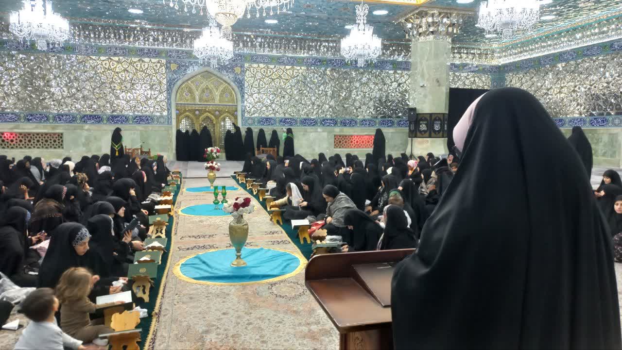 ۶۰۰ طلبه بین‌الملل و خادمیار رضوی ضریح کریمه اهل بیت(س) را غبارروبی کردند