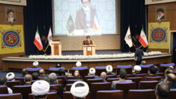 توجه به نماز روابط انسان با خود و دیگران را اصلاح می‌کند