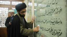 غبارروبی مزار شهید مفتح با حضور طلاب و دانشجویان