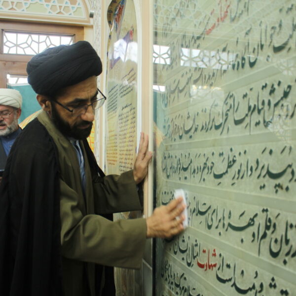 غبارروبی مزار شهید مفتح با حضور طلاب و دانشجویان