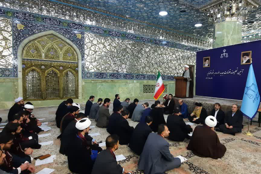 تحلیف قضات جدیدالورود دستگاه قضایی در حرم مطهر حضرت معصومه(س)