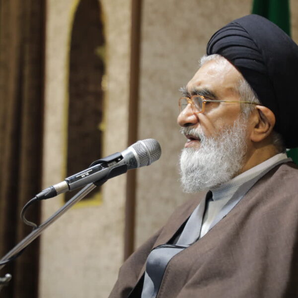 اقامه نماز راهبرد اصلی نظام اسلامی است