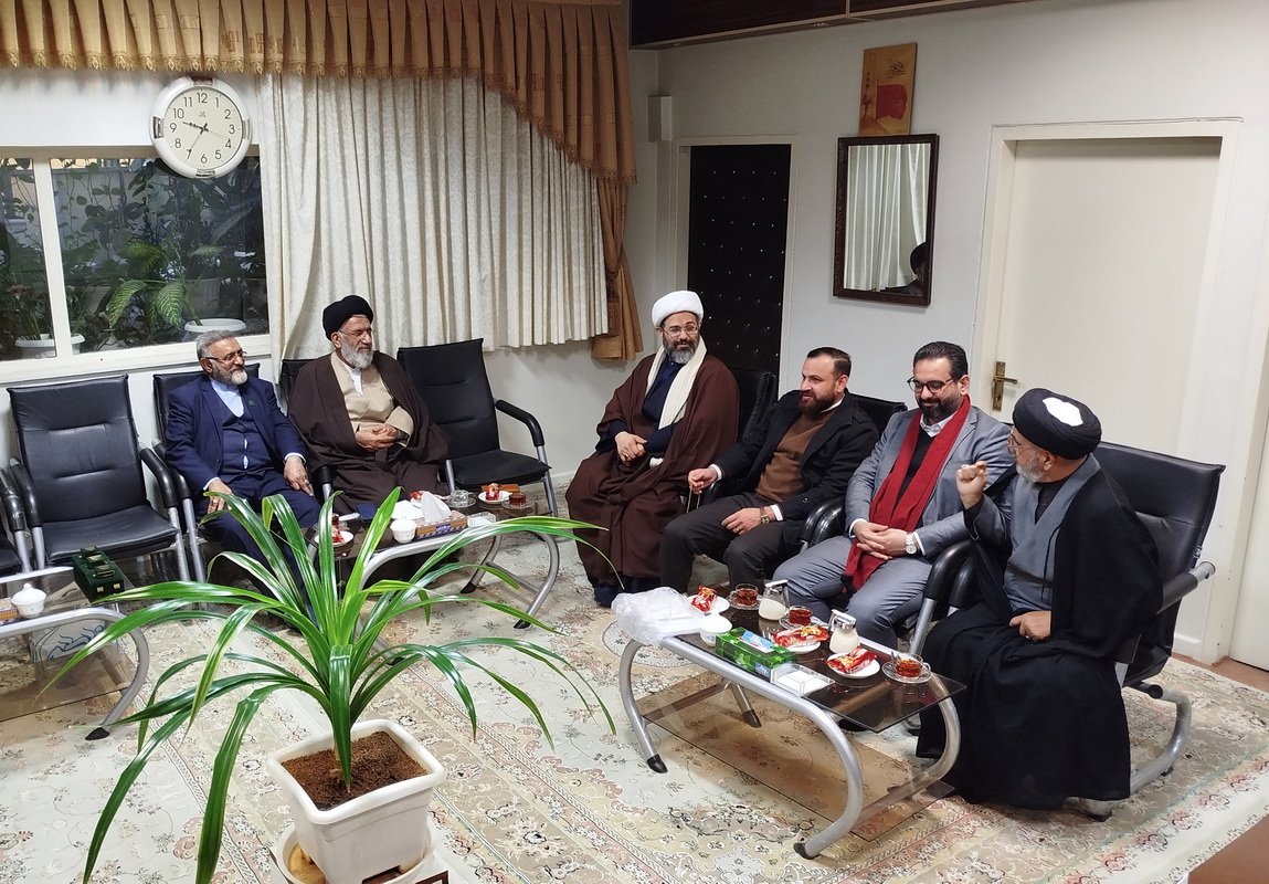 دیدار مشاور تولیت حرم مطهر بانوی کرامت با دست‌اندرکاران همایش سلمان فارسی در عراق