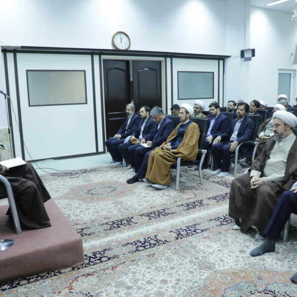 خدمت به مردم باید با حفظ کرامتشان باشد