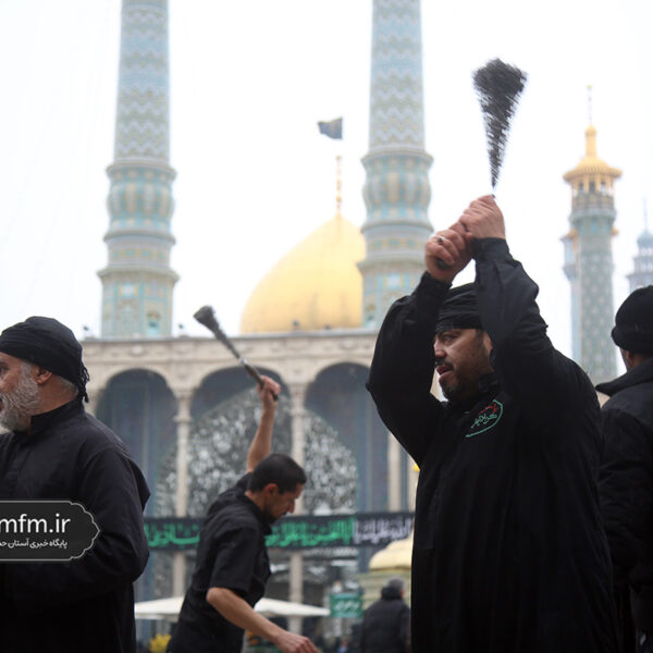 عرض ارادت هیئات عزای امام هادی(ع) در هوای بارانی حرم مطهر