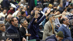 دست‌های رو به آسمان زائران حرم بانوی کرامت در شب آرزوها