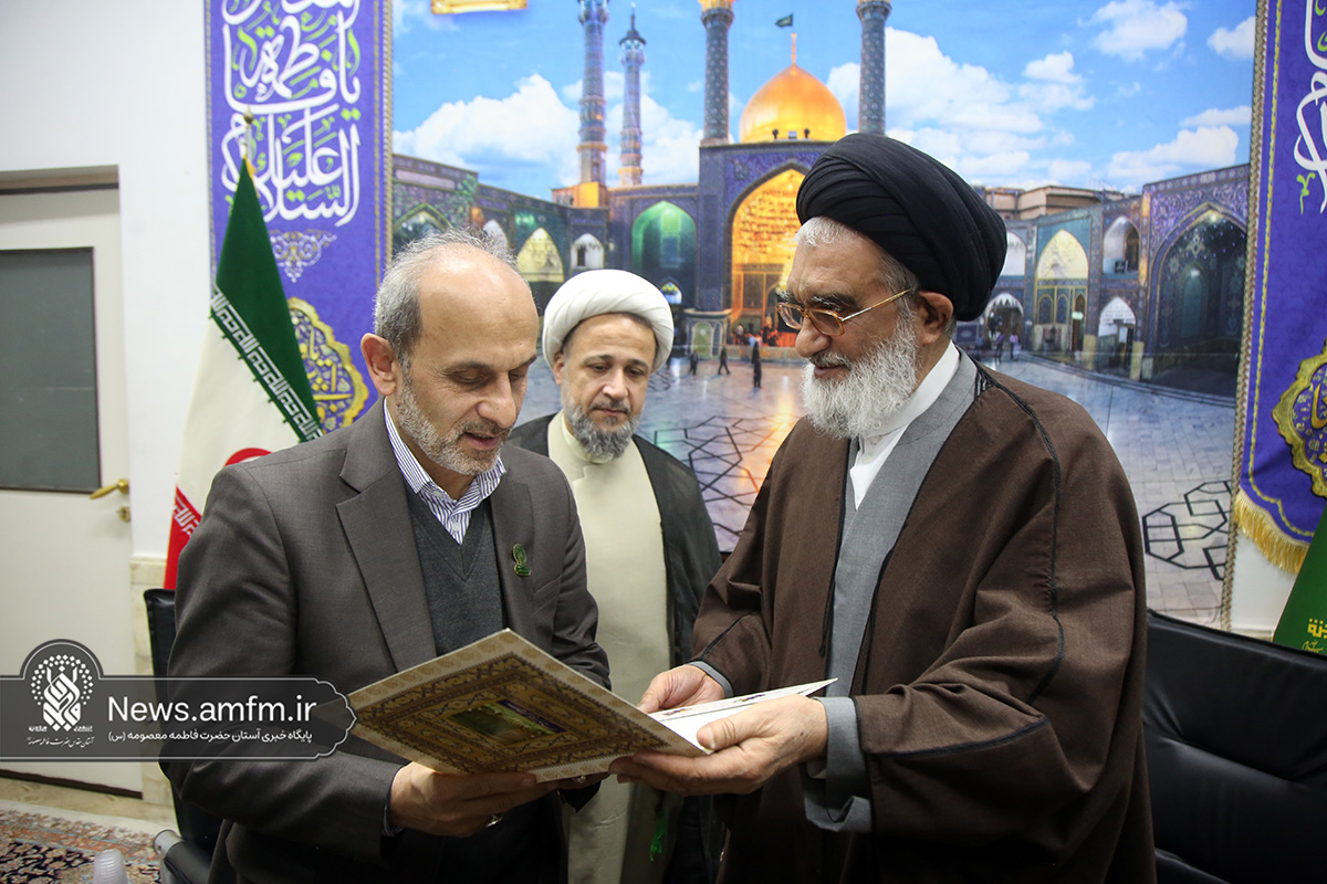 رئیس صداوسیما خادم تشرفی حرم حضرت فاطمه معصومه(س) شد