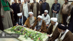 غبارروبی مزار آیت‌الله مصباح یزدی در حرم حضرت معصومه(س)