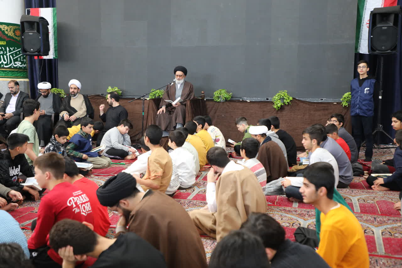 اعتکاف نوجوانان جلوه‌ای از برکات انقلاب اسلامی است