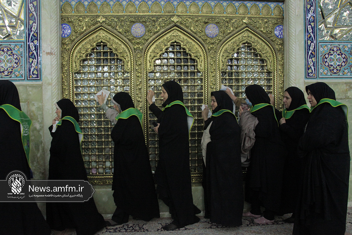 تشرف تعدادی زائر اولی به زیارت حرم حضرت معصومه (س)