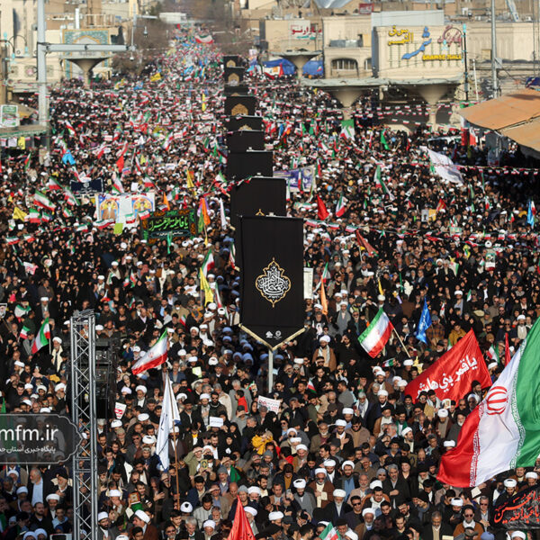 حضور مردم شهر قم در راهپیمایی محکومیت اغتشاشات