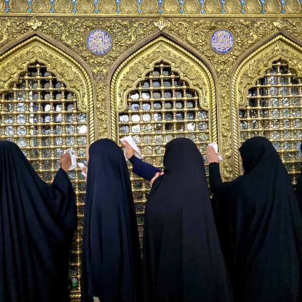 حضور بانوان تازه مسلمان شده ۱۱ کشور در مراسم غبار‌روبی حرم بانوی کرامت + تصاویر