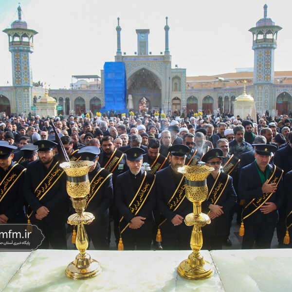 دسته عزاداری خادمان و زائران حرم بانوی کرامت در سالروز شهادت امام موسی کاظم (ع) + فیلم