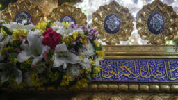 گل‌آرایی ضریح مطهر کریمه اهل‌بیت(س) به مناسبت عید سعید مبعث