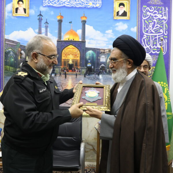 تقدیر از خدمات نیروهای جان‌برکف فراجا توسط تولیت حرم بانوی کرامت