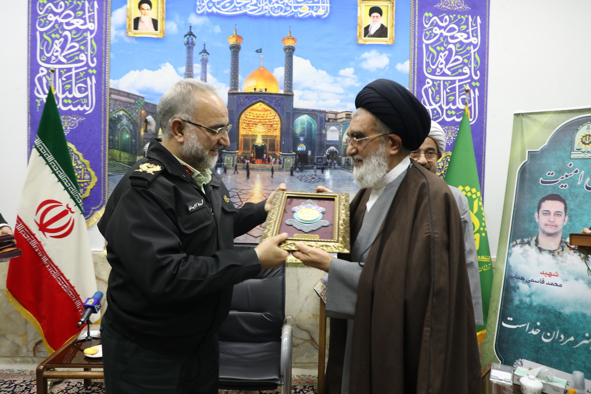 تقدیر از خدمات نیروهای جان‌برکف فراجا توسط تولیت حرم بانوی کرامت