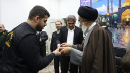 تقدیر جمعی از فرماندهان و خانواده شهدای فراجا توسط آیت‌الله سعیدی