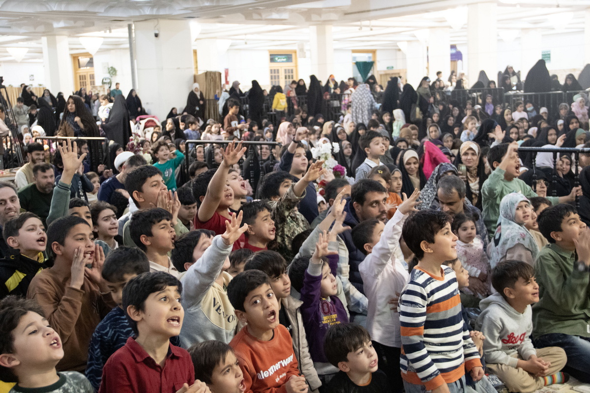 برپایی جشن عید مبعث ویژه کودکان در حرم بانوی کرامت برپایی جشن عید مبعث ویژه کودکان در حرم بانوی کرامت