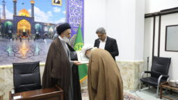 دبیر شورای عالی انقلاب فرهنگی خادم حرم مطهر بانوی کرامت شد