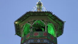 لحظات دلنشین نقاره نوازی غروب عید سعید مبعث در حرم بانوی کرامت