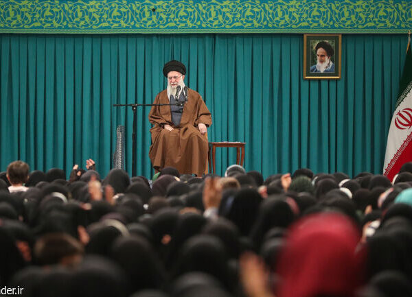 آشنایی بانوان قمی با رهنمودهای مقام معظم رهبری در محفل «راه نشان»