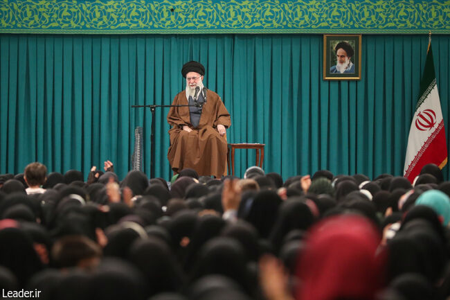 آشنایی بانوان قمی با رهنمودهای مقام معظم رهبری در محفل «راه نشان» آشنایی بانوان قمی با رهنمودهای مقام معظم رهبری در محفل «راه نشان»