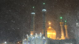 بارش اولین برف زمستان در حرم مطهر بانوی کرامت