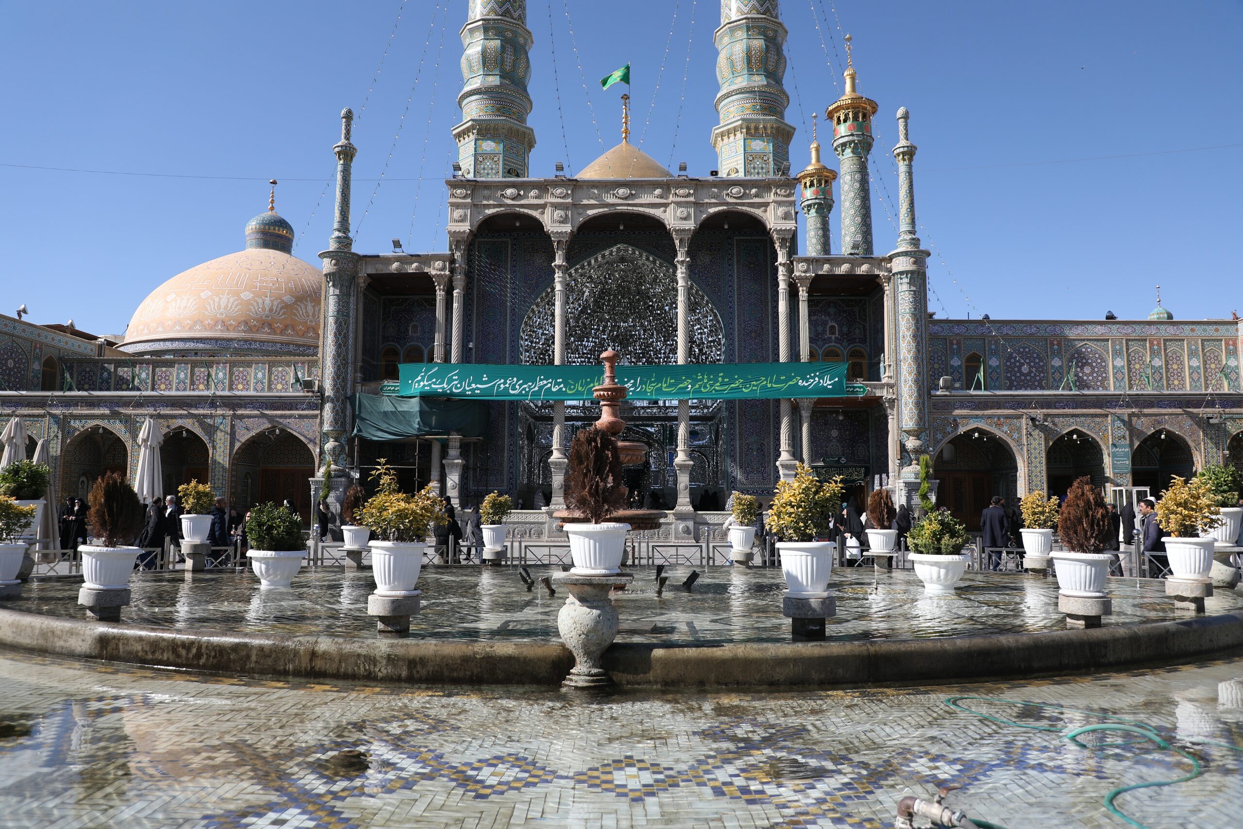 حرم مطهر بانوی کرامت آماده برپایی جشن‌های ماه شعبان شد