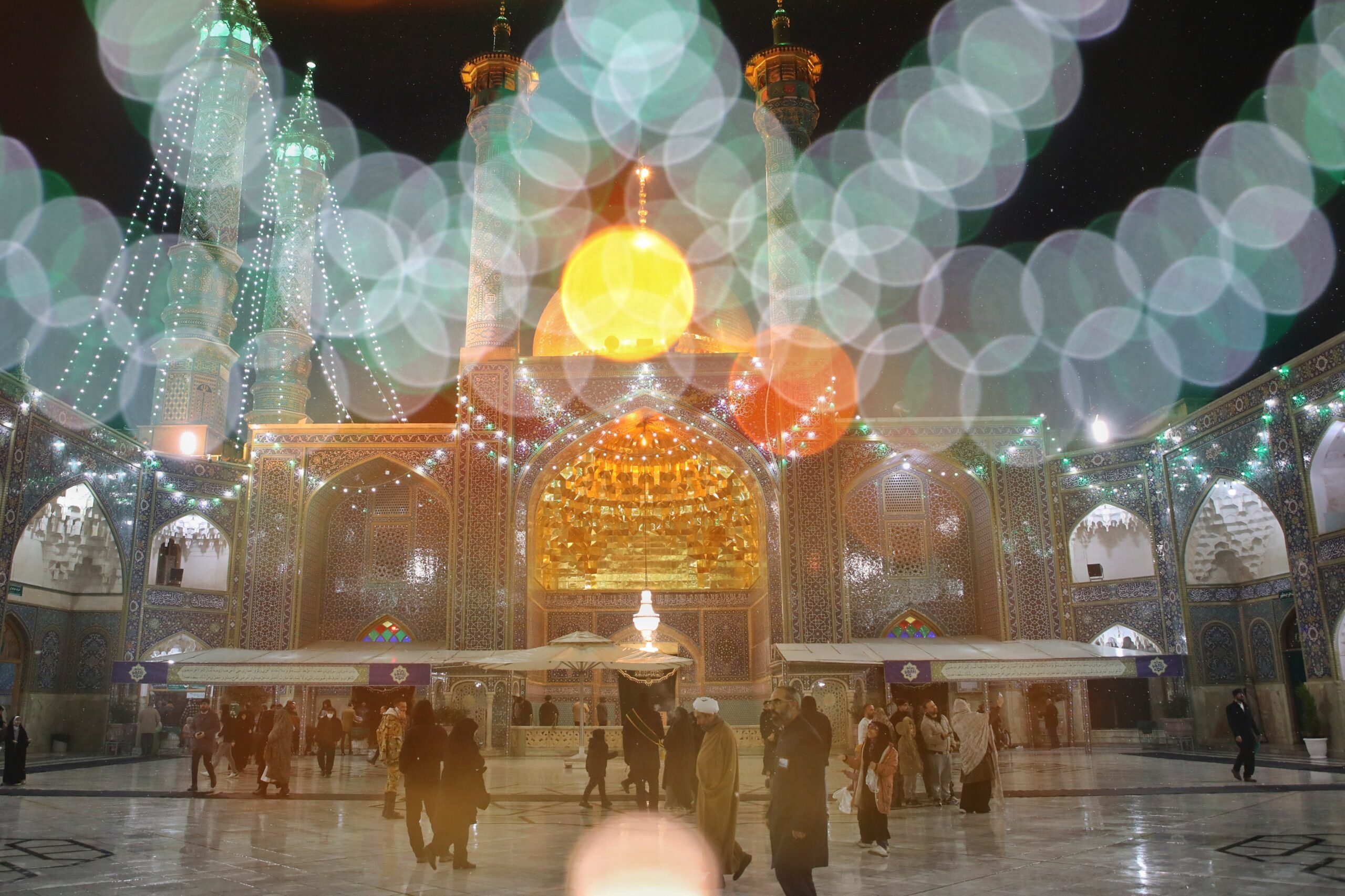 حال و هوای برفی حرم بانوی کرامت در شب میلاد حضرت عباس (ع)